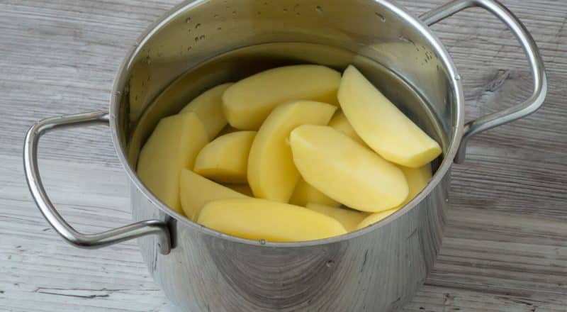 découvrez comment cuire rapidement des pommes de terre à l'autocuiseur avec cette méthode simple et efficace. obtenez des résultats tendres et savoureux en un temps record, idéal pour vos repas quotidiens!