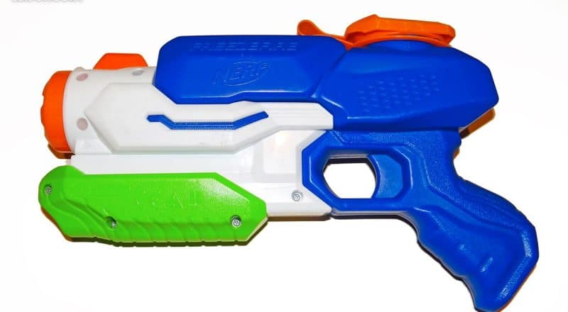 découvrez le pistolet à eau nerf puissant, l'arme parfaite pour des batailles aquatiques épiques. avec sa portée impressionnante et sa facilité d'utilisation, ce pistolet vous garantit des heures de divertissement en été. idéal pour les enfants et les adultes, soyez prêt à vous éclabousser tout en vous amusant !